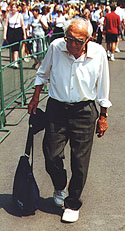 Harry på vej til næste match - Wimbledon, juni 1999