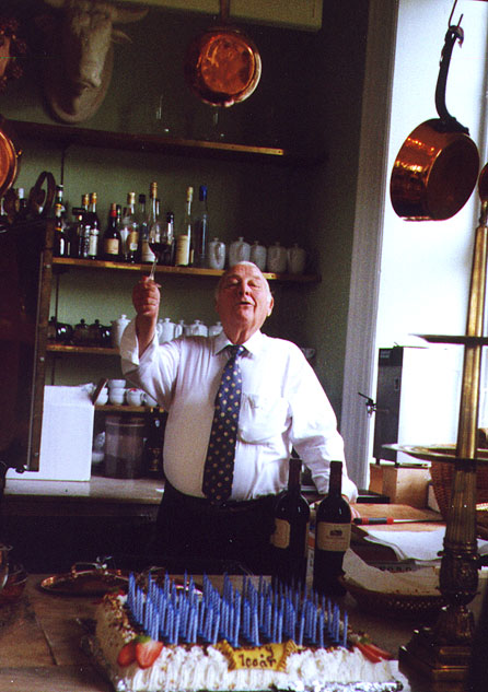 05j.jpg (80425 bytes) - Jette van Deurs